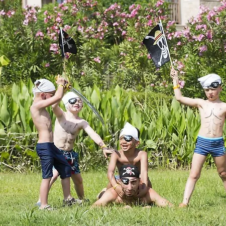 Lilyum & אתר נופש 4*