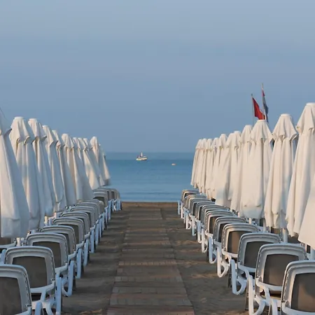 אתר נופש Lilyum &