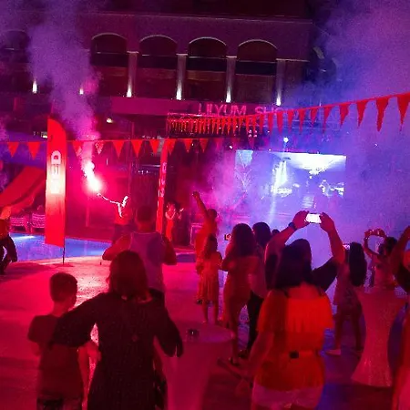 リゾート Lilyum & 4*